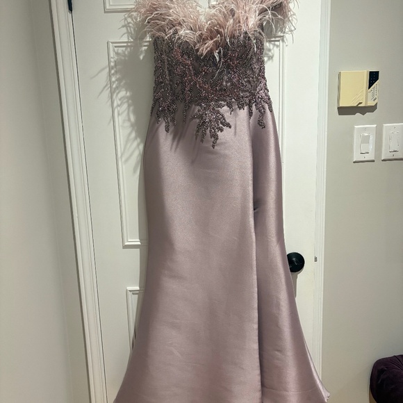 Woman’s formal dress - Picture 1 of 2